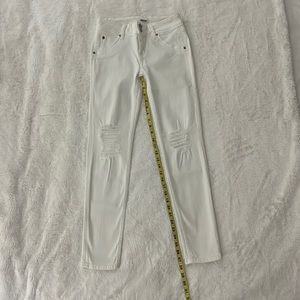 Hudson Jeans. White. Size 26. 29 inch inseam.